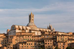 images of Tuscany - Duomo di Siena West View