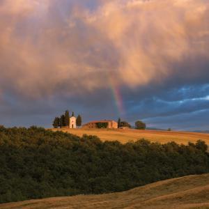 Tuscany photography locations - Chapel Vitaleta from the Road