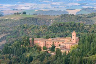 photo locations in Tuscany - Abbazia di Monte Oliveto Maggiore