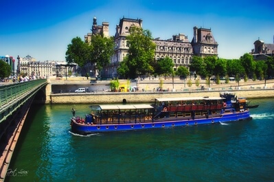 photo locations in Ile De France - City Hall, Paris (view from Pont d'Arcole)