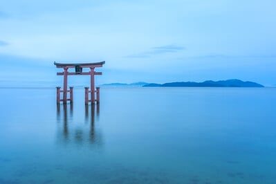 photo spots in Japan - Shirahige Shrine Torii