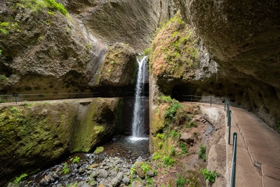 photography locations in Madeira - Levada Nova Waterfall