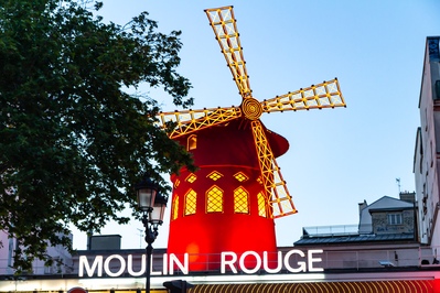 photography locations in Ile De France - Moulin Rouge