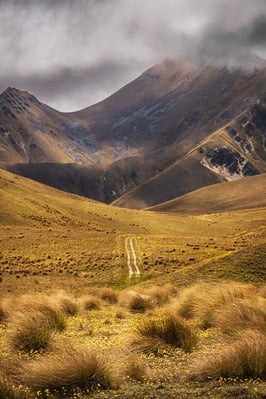 photography spots in New Zealand - The Approach to Lindis Pass