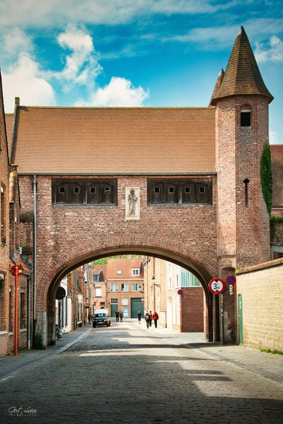photography spots in Bruges - Zonnekemeers Gate