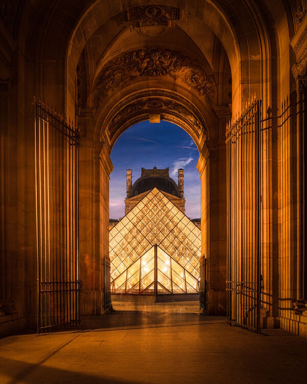 Frame-in-frame view of the Pyramide.