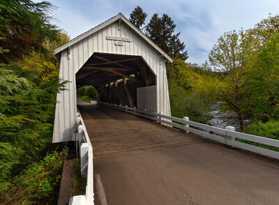 photo spots in Oregon - Hayden Covered Bridge