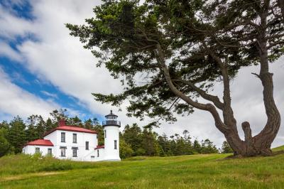pictures of Puget Sound - Admiralty Head Lighthouse