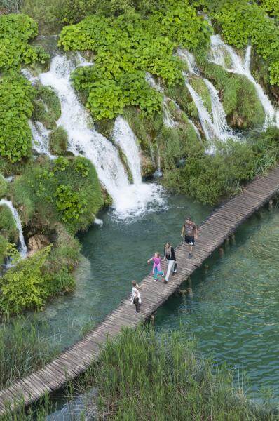 images of Plitvice Lakes National Park - Rocky Cliff