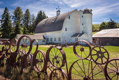 Photo of Dahmen Barn and Wagon Wheel Fence - Dahmen Barn and Wagon Wheel Fence