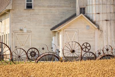 Image of Dahmen Barn and Wagon Wheel Fence - Dahmen Barn and Wagon Wheel Fence