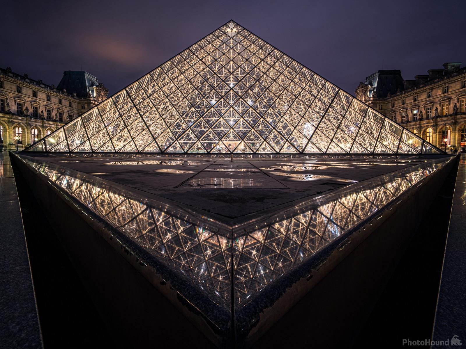 Image of Pyramide du Louvre (Louvre Exterior) by James Billings.