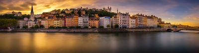 End of the day in Lyon and the Saône to celebrate the trophy obtained by Lyon for the 