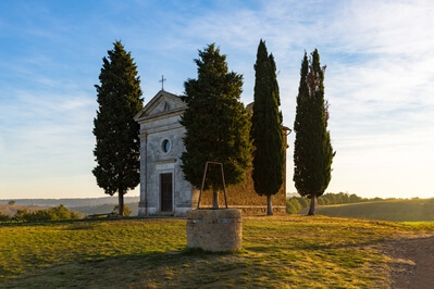 pictures of Tuscany - Cappella Madonna di Vitaleta (Chapel )