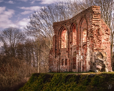 Lapsze Wyzne instagram spots - Ruins of the church in Trzesacz
