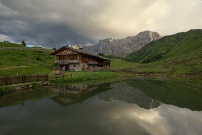 photo spots in The Dolomites - Mahlknechthütte / Rifugio Molignon