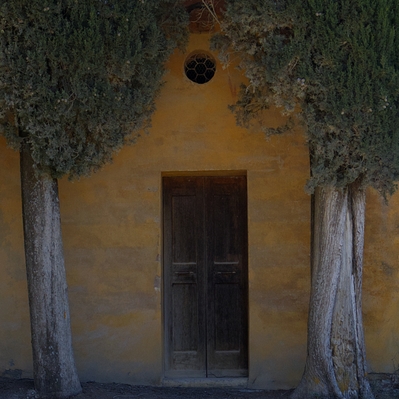 images of Tuscany - Yellow Chapel Lucignano d'Asso