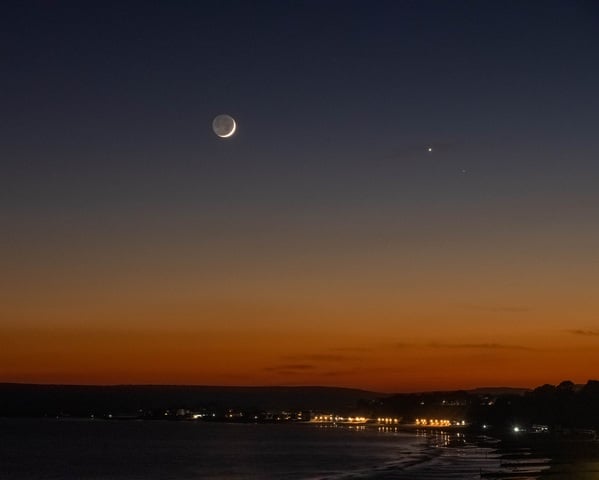 Bournemouth promenade with crescent moon earthshine showing Venus and Jupiter.