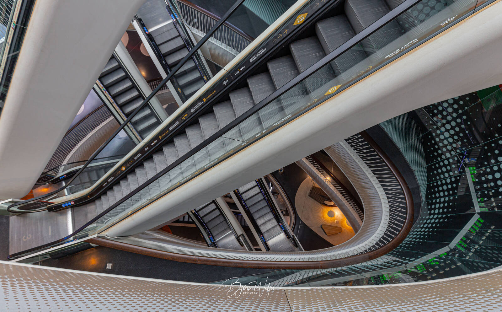 Image of MyZeil shopping mall by Bjoern Wilps
