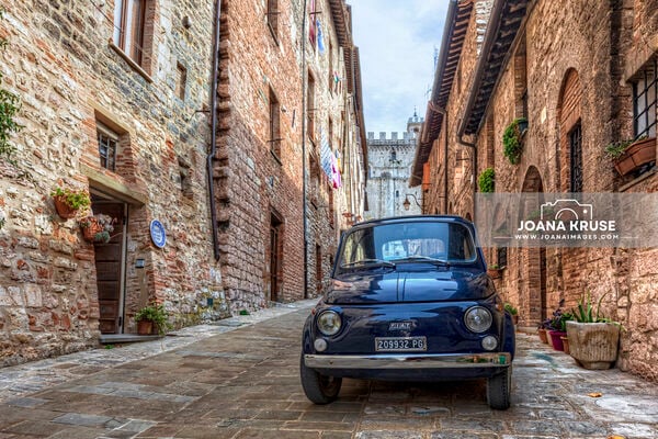 Gubbio, a medieval town in the heart of Umbria, offers a blend of history, art, and breathtaking scenery. From its ancient walls to its UNESCO-listed cathedral, Gubbio is a treasure trove of beauty and charm.