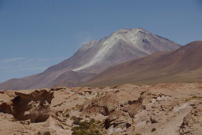 photography locations in Bolivia - View of Ollagüe Volcano